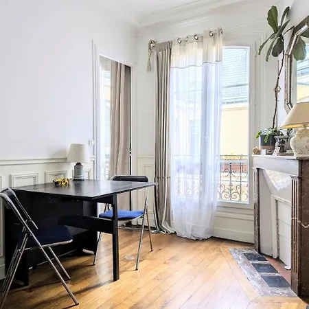 Charming Light Flat In Goncourt